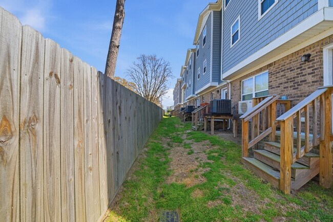 Building Photo - 4331 Pinter Ln