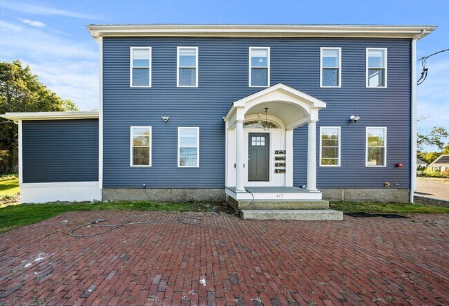 Building Photo - 417 Commercial St