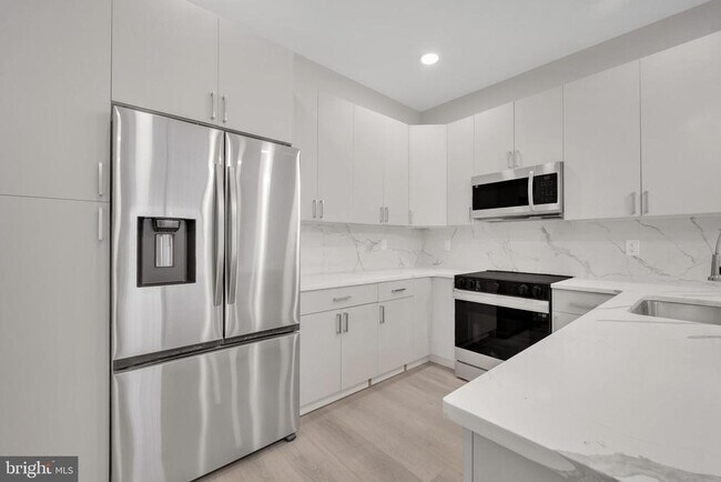 Building Photo - 1111 S 24th St