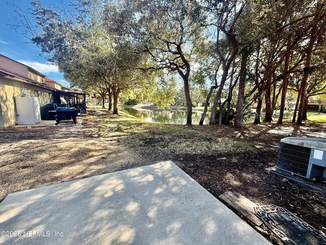 Building Photo - 334 Redwood Ln