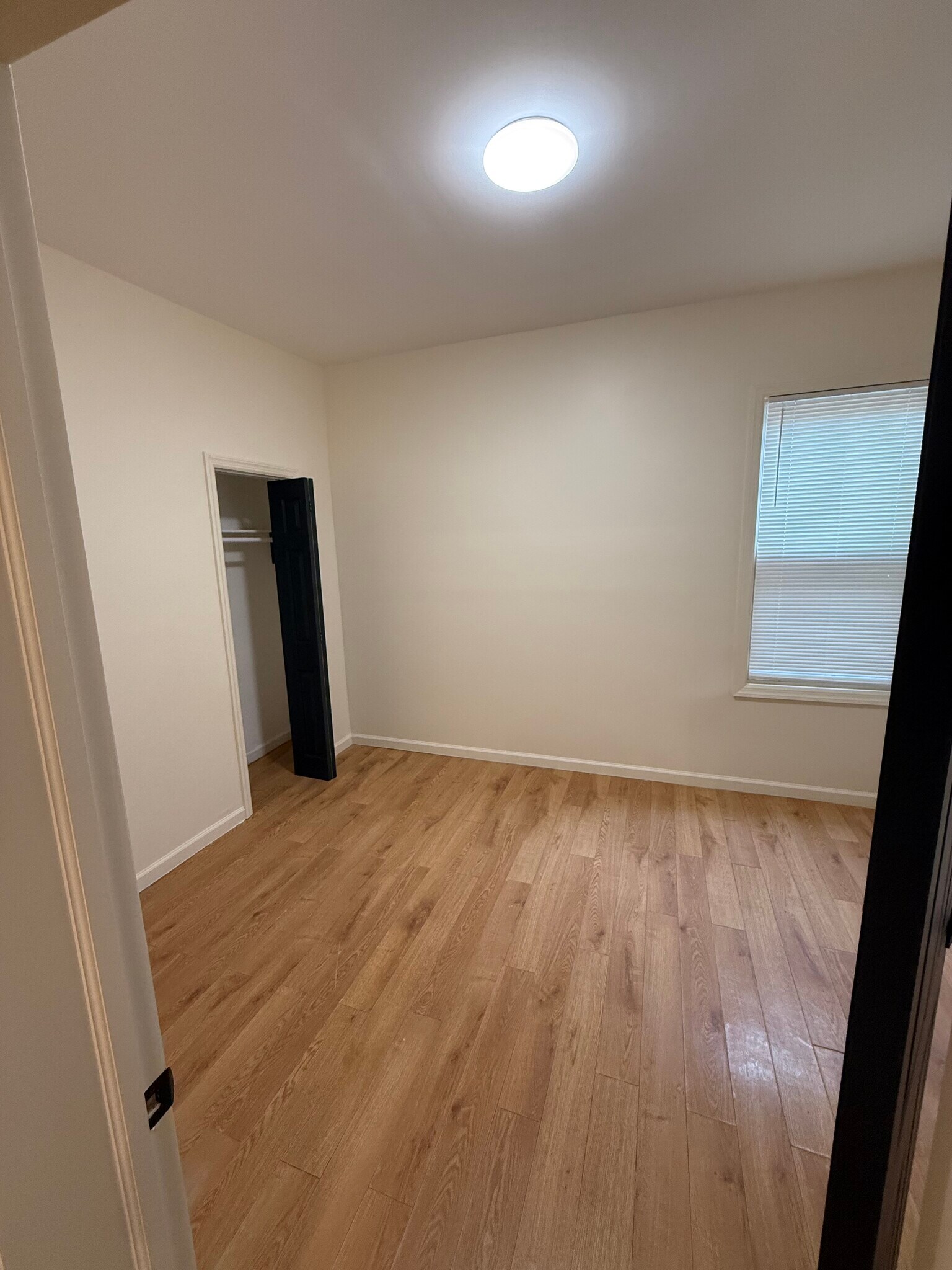 Secondary bedroom - 132 Wakeman Ave