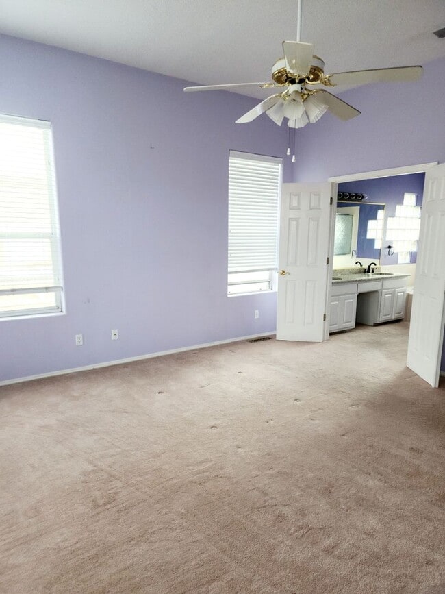 Building Photo - academy west 3 bedooms 2,5 baths