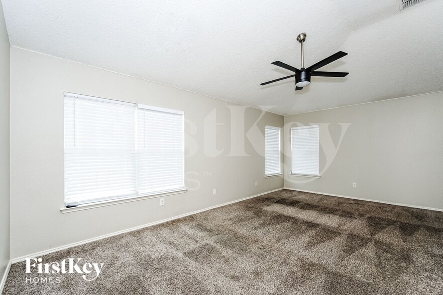 Building Photo - 7401 Snow Ridge Dr