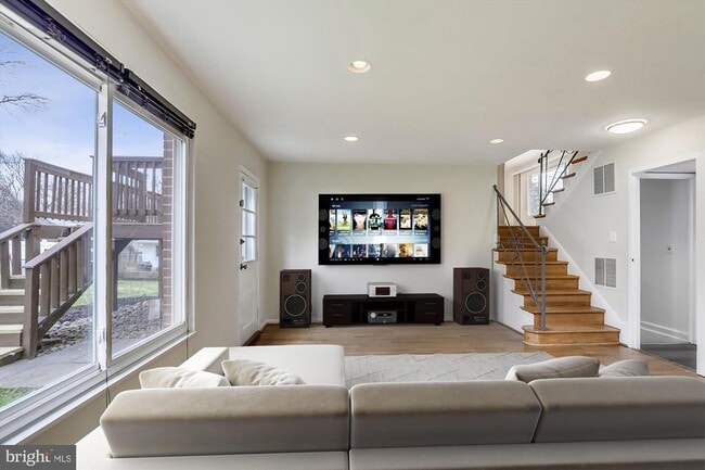 Building Photo - 4503 Traymore St