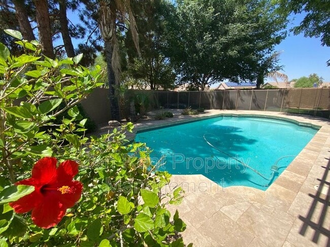 Building Photo - 426 S Burk St