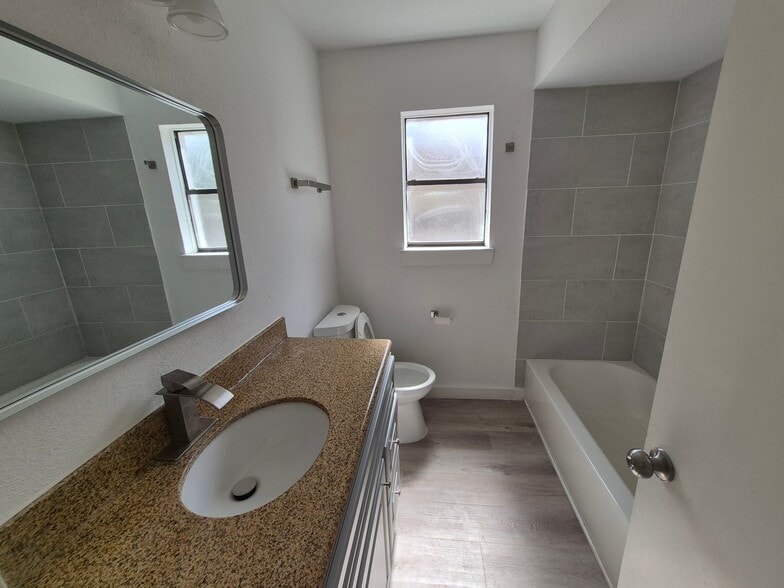 Building Photo - 3706 Verhalen Ave