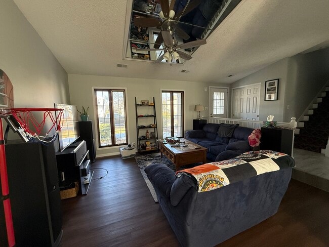 Building Photo - 1172 Hill Crest Dr