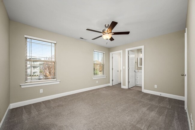 Building Photo - 555 Gresham Ln