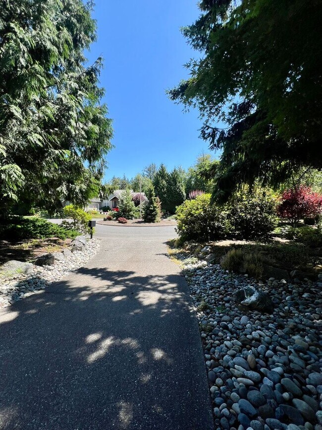Building Photo - Beautiful 3-Bed 3-Bath home on Semiahmoo G...