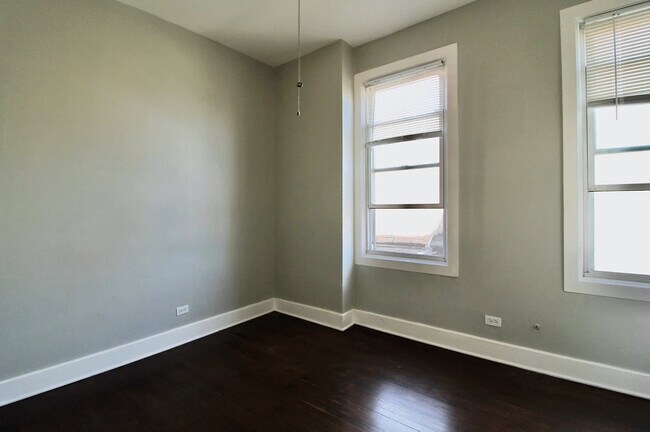 Building Photo - 1709 S Racine Ave