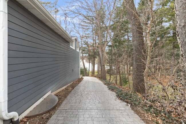 Building Photo - Stunning 5-Bed, 4.5-Bath Custom Home on Du...