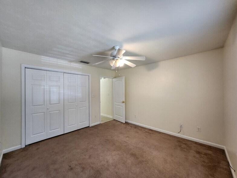 Building Photo - 2388 Hartsfield Way