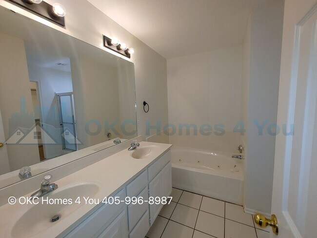 Building Photo - Spacious and Updated 3 Bed in Norman!