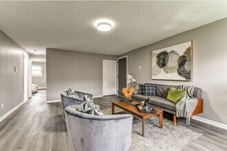 Building Photo - 831 Cedar Ave