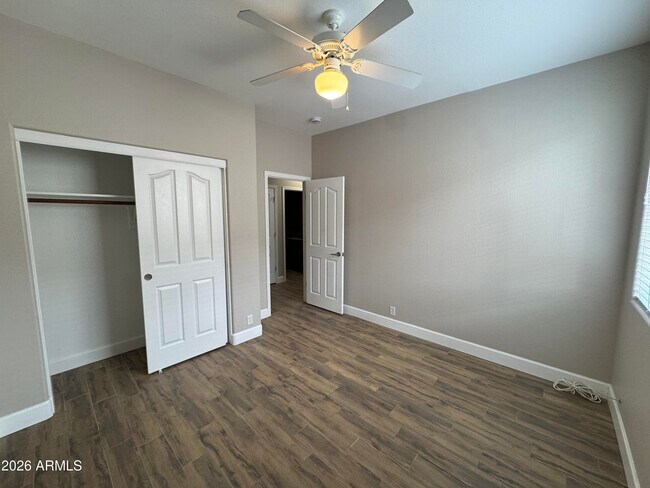 Building Photo - 1710 E Tradewind Ct