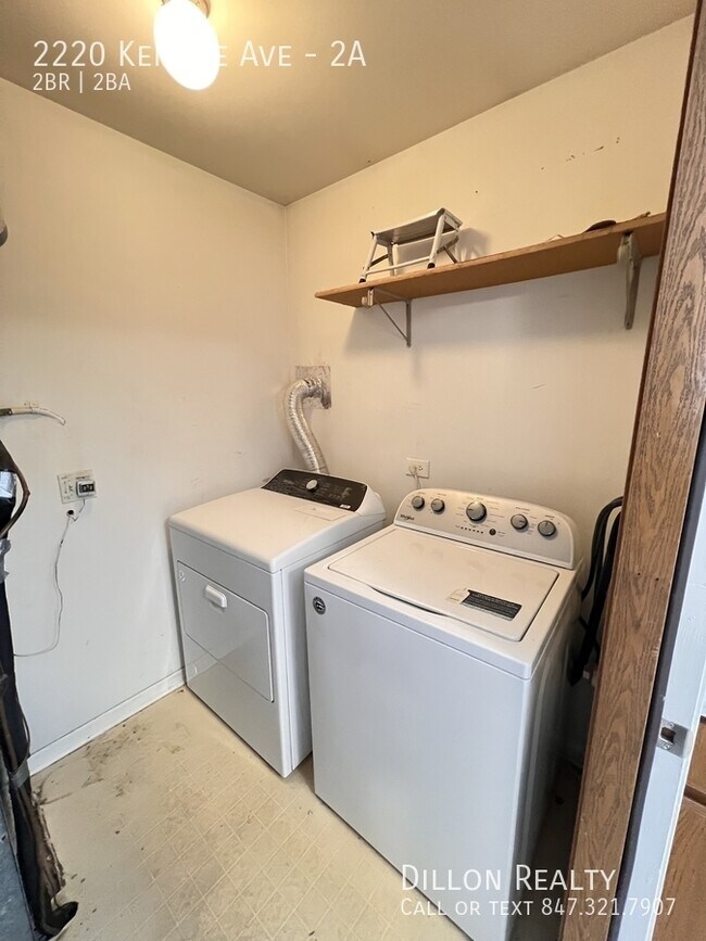 Building Photo - 2220 Kemble Ave