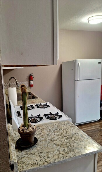 Building Photo - 130 Glenwood Ct