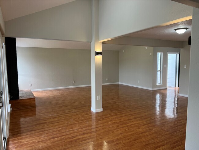 Building Photo - 10719 Bellfair Dr