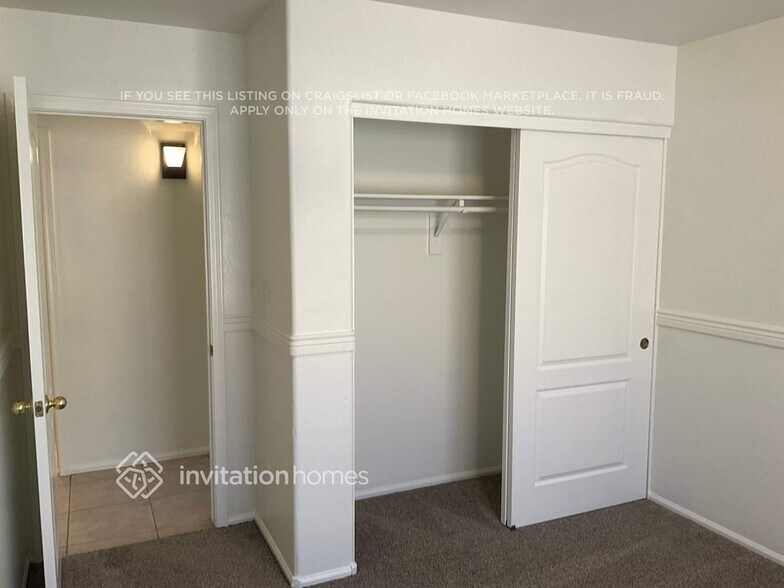 Building Photo - 13127 W Port Royale Ln