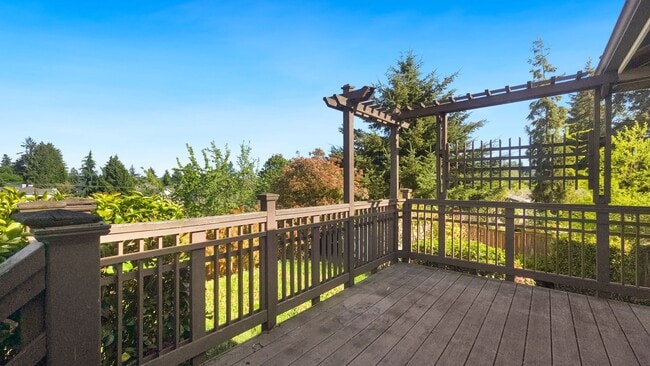 Building Photo - Cul-de-Sac Home Near Alderwood with Private Backyard