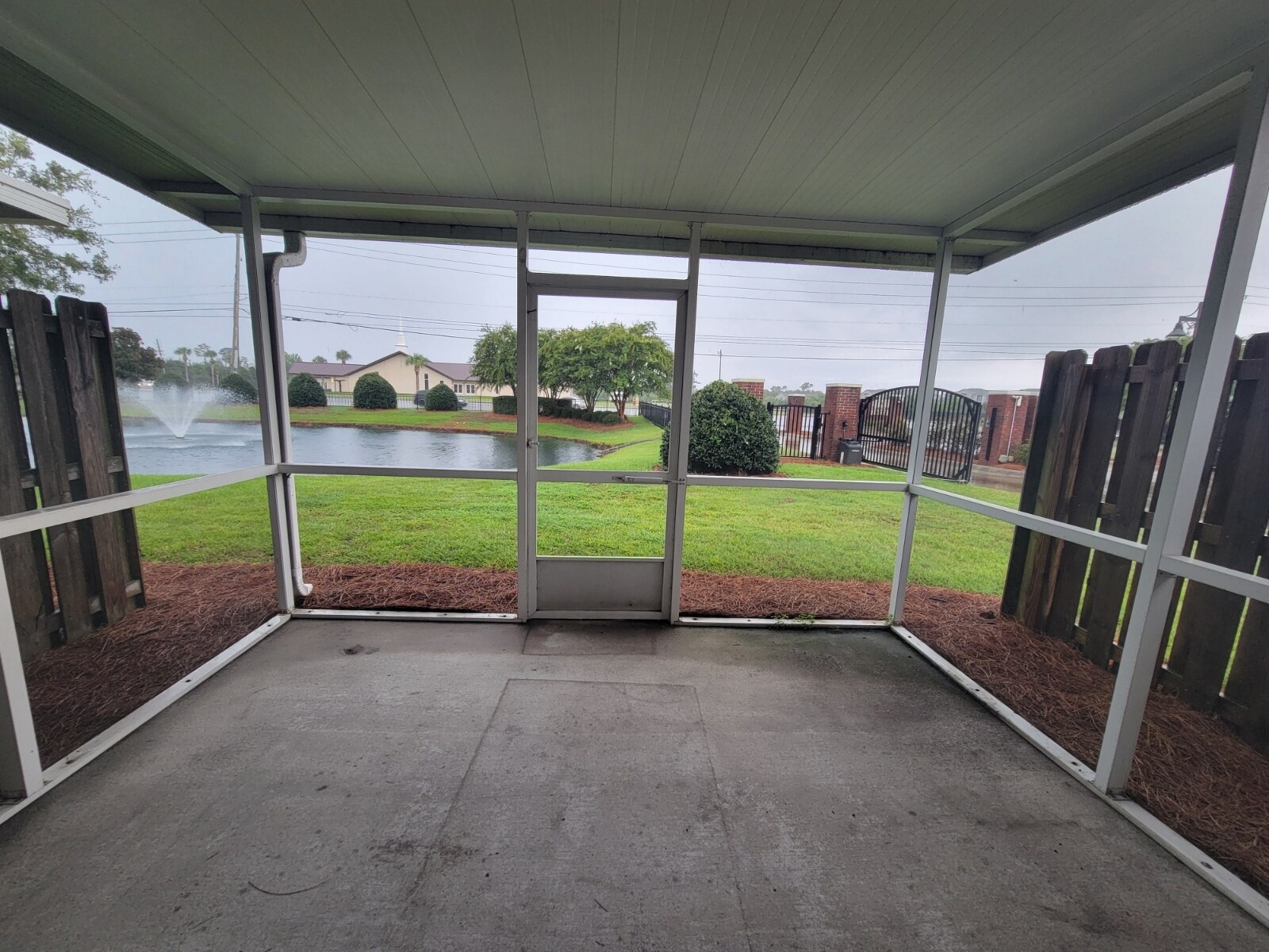 screen back patio - 206 Baldwin Rowe Cir