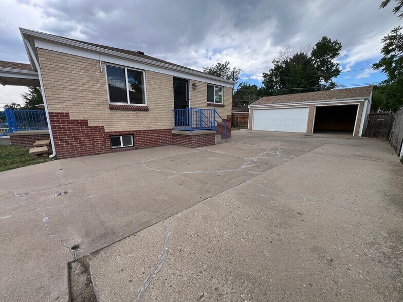 Building Photo - 1328 S Beach Ct