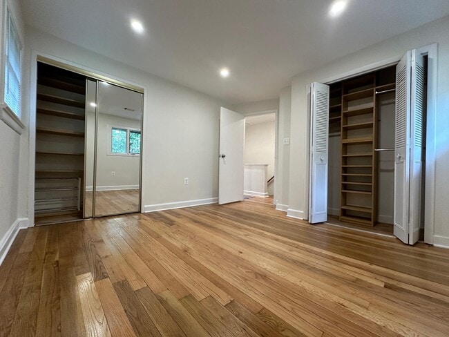 Building Photo - 411 Hampton Ct