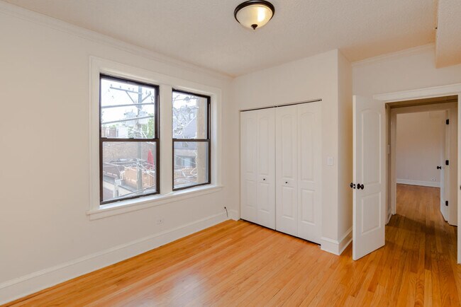 Building Photo - 3513 N Racine Ave