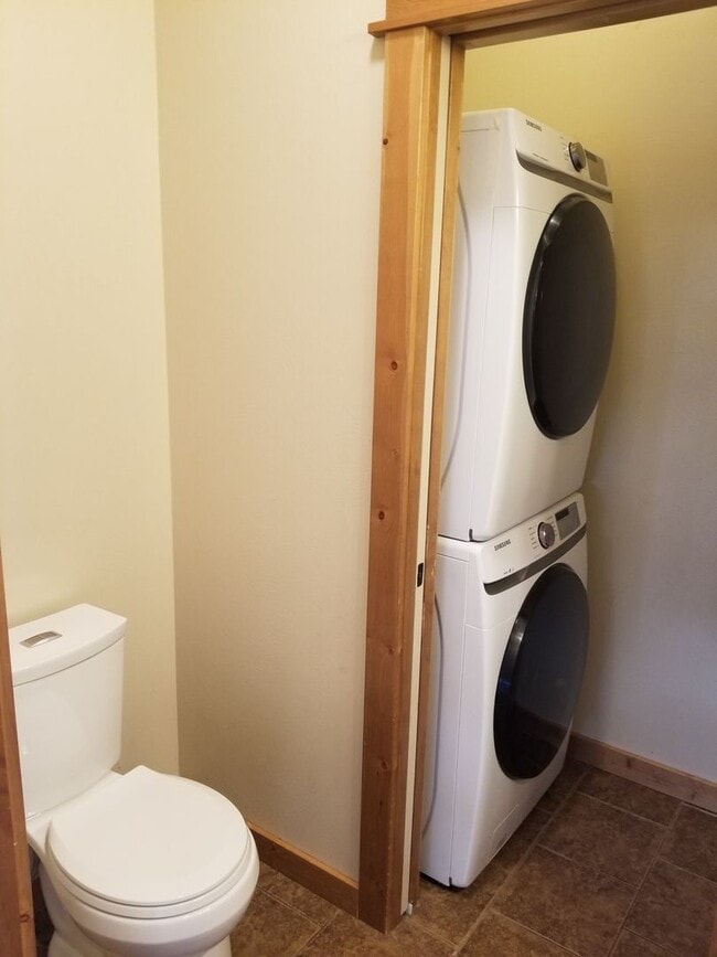 Building Photo - Adorable 2 Bedroom House- Great Location!