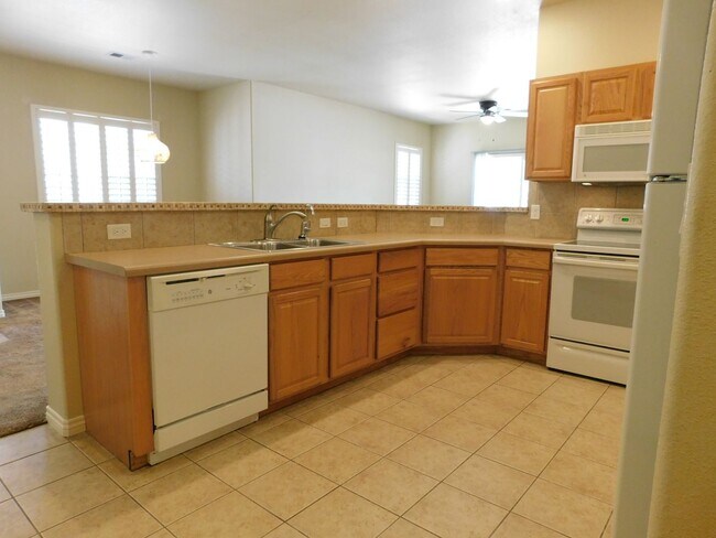 Building Photo - Spacious 2-Bed in Fountain Greens!