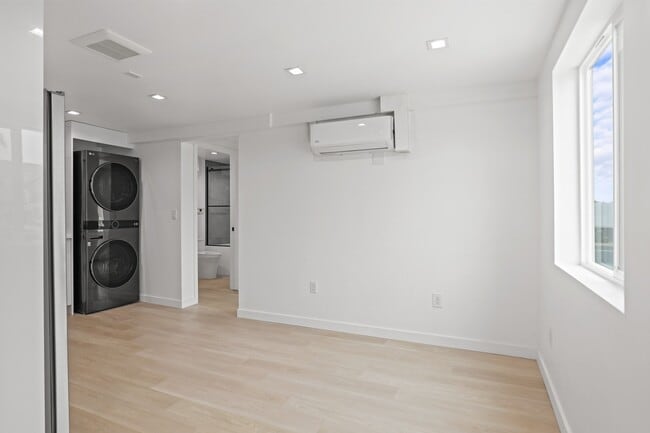 Building Photo - 2561 W Ave 30