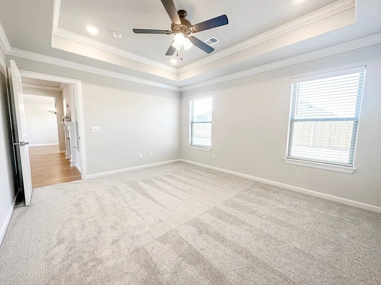 Building Photo - 430 Willow Dr