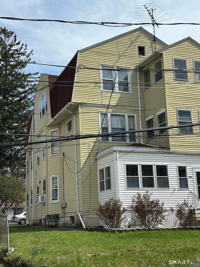 Building Photo - 448 Hillside Ave