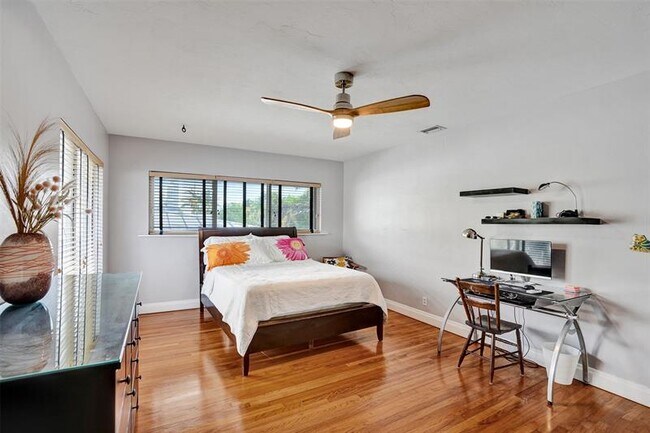 Building Photo - 1935 Harbour Inlet Dr