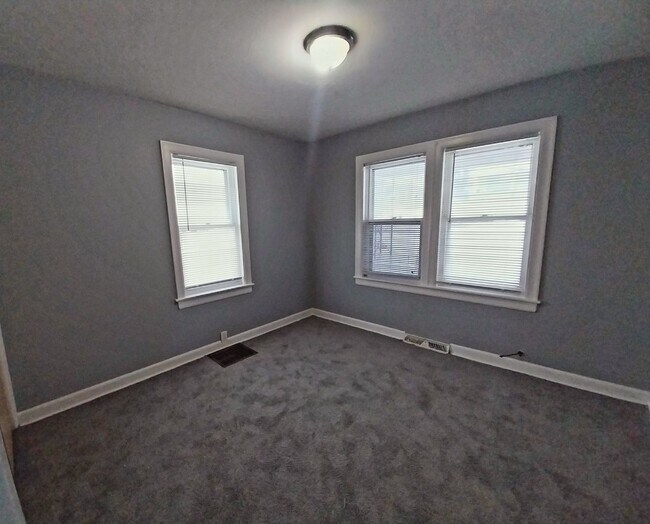 Building Photo - 11123 E 10 S