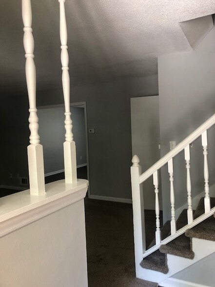 Building Photo - 117 E Circle Dr