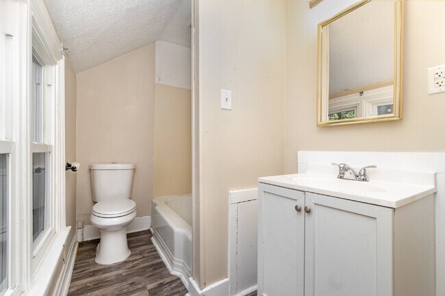 Building Photo - 149 N 2nd St