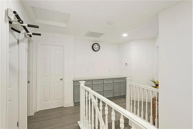 Building Photo - 5447 Benttree Way