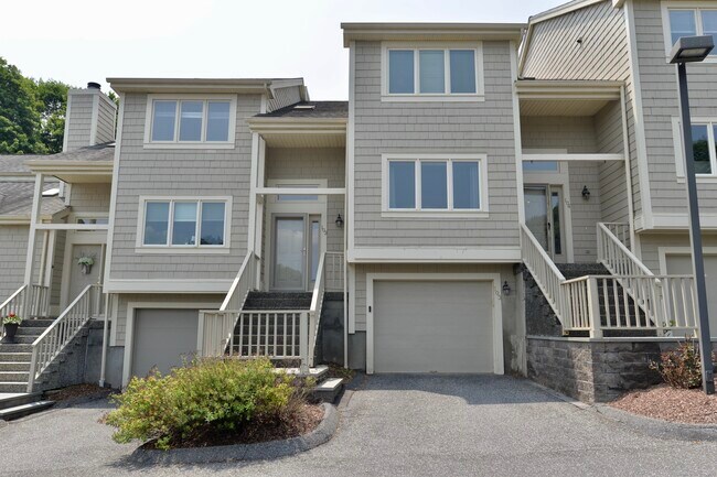 Building Photo - 12 Boulevard Dr