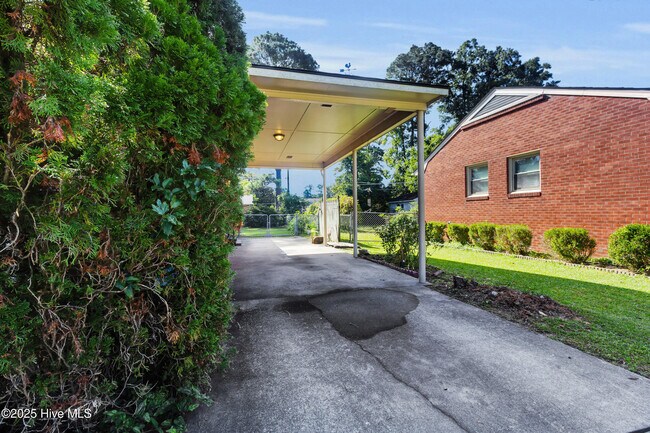 Building Photo - 2307 Woodland Ave
