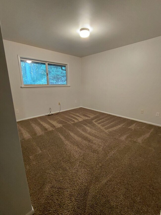 Building Photo - Silverdale Area Home