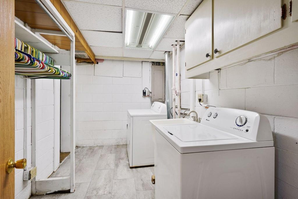 Building Photo - 5060 Hughes Ave NE