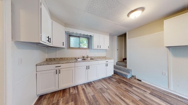 Building Photo - Huge 4 Bedroom Single Family House - almost 1500 SQ FT!