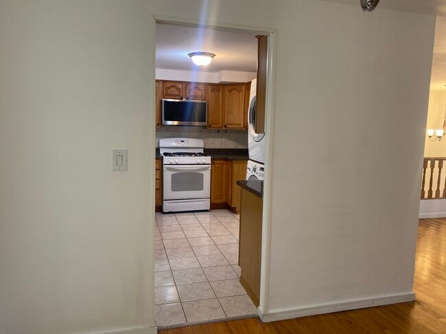 Building Photo - 709 S Salem Dr