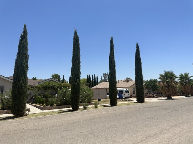 Building Photo - "Modern Comfort in El Paso: Spacious 3-Bed...