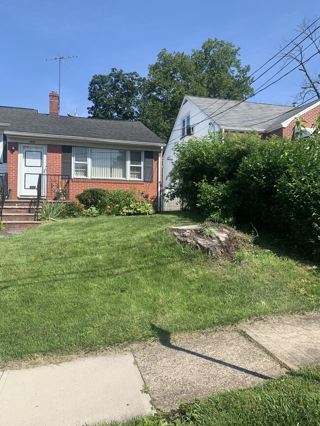 Building Photo - 1476 Orchard Terrace
