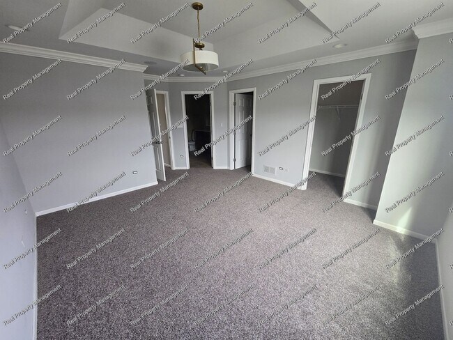 Building Photo - 3 Bedroom Townhome