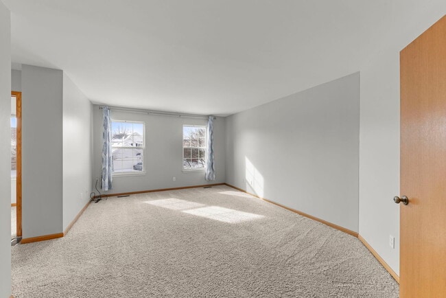 Building Photo - 14215 S Longview Ln