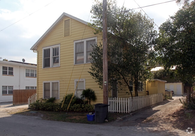 Building Photo - 1305 S Albany Ave