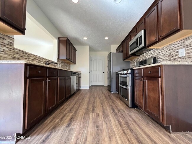 Building Photo - 117 Lightwater Dr
